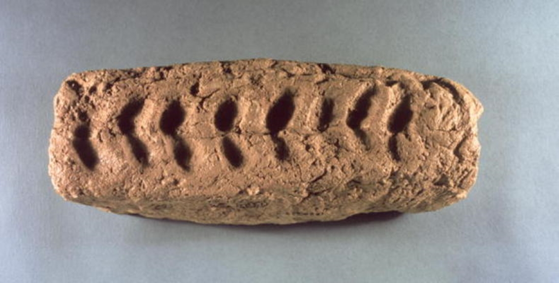 Наверное самый старый из известных кирпичей ручной работы из докерамического неолитического дома в Иерихоне около 8000 г. до н.э. Источник: handmadebrick.com
